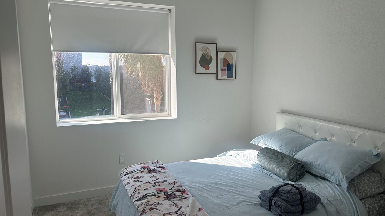 Photo of Bedroom in Platinum Triangle