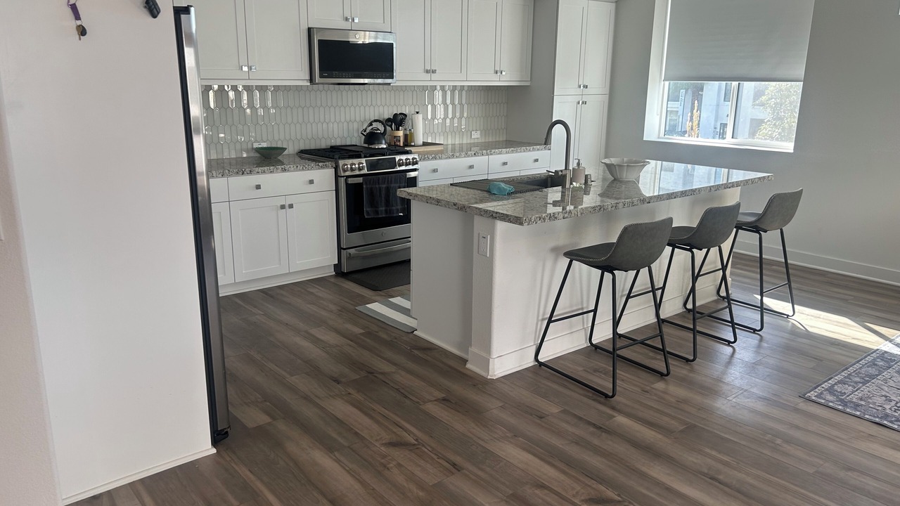 Photo of Kitchen in Platinum Triangle