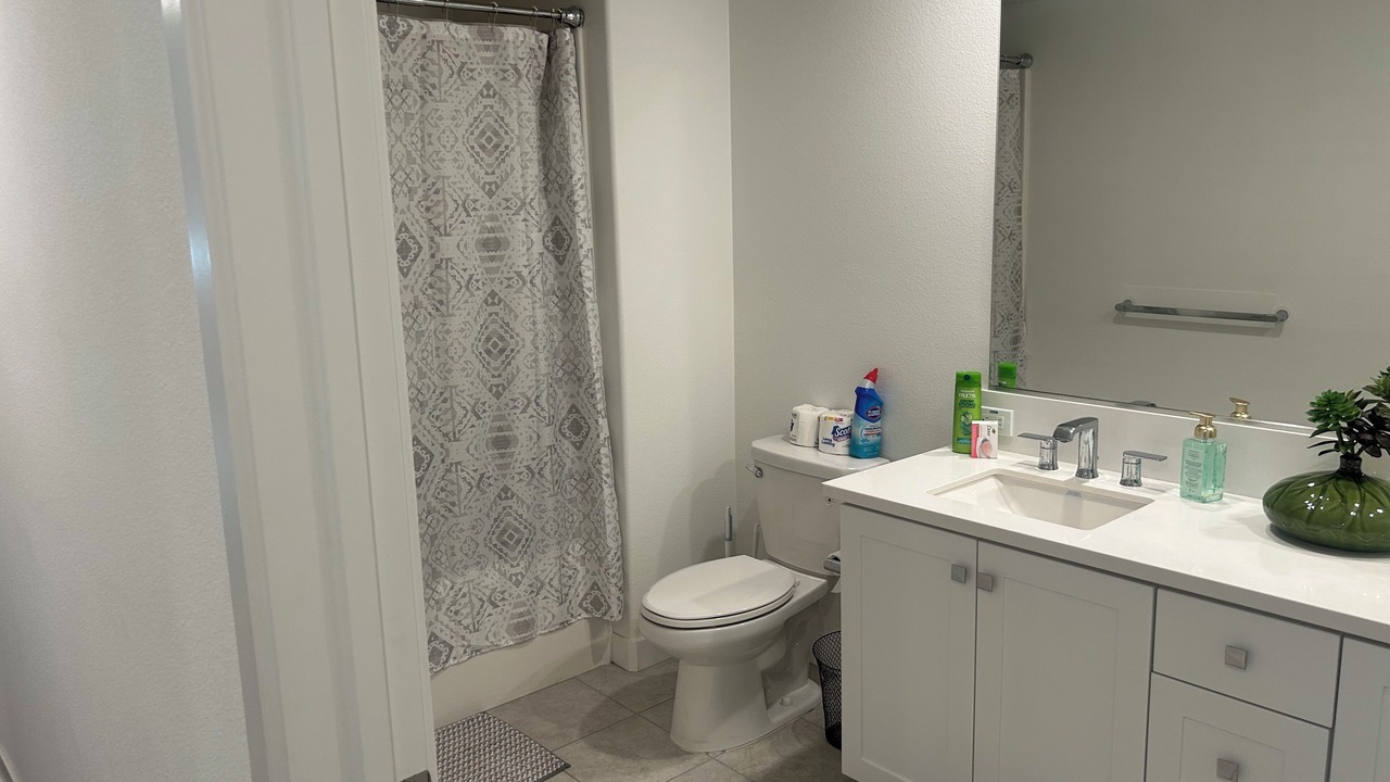 Photo of Bathroom in Platinum Triangle
