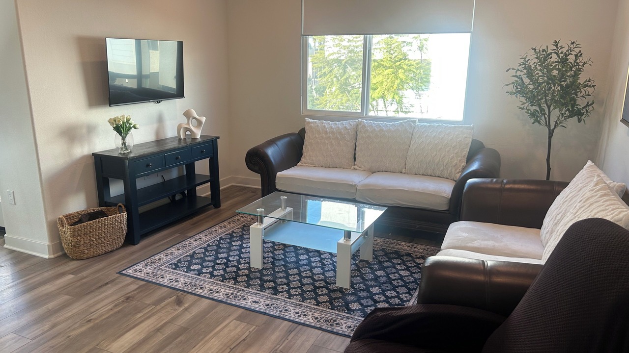 Photo of Livingroom in Platinum Triangle