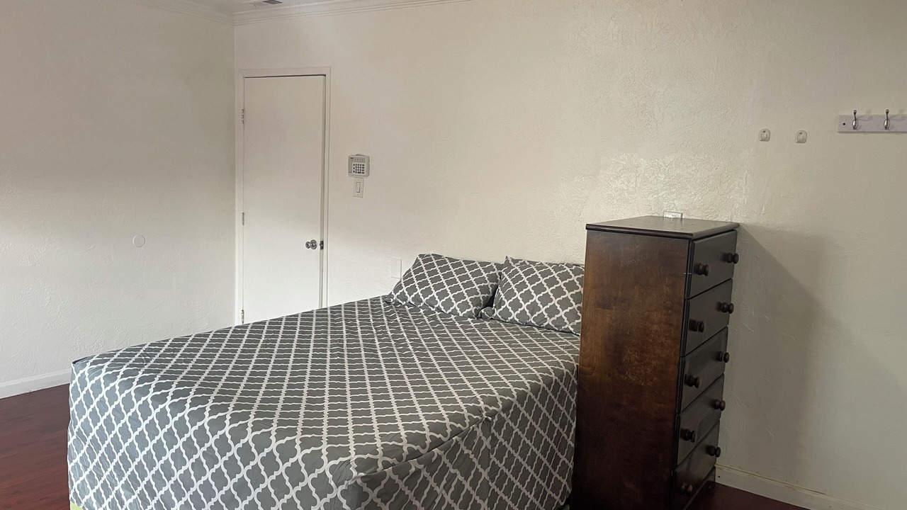Photo of Bedroom in Oakland