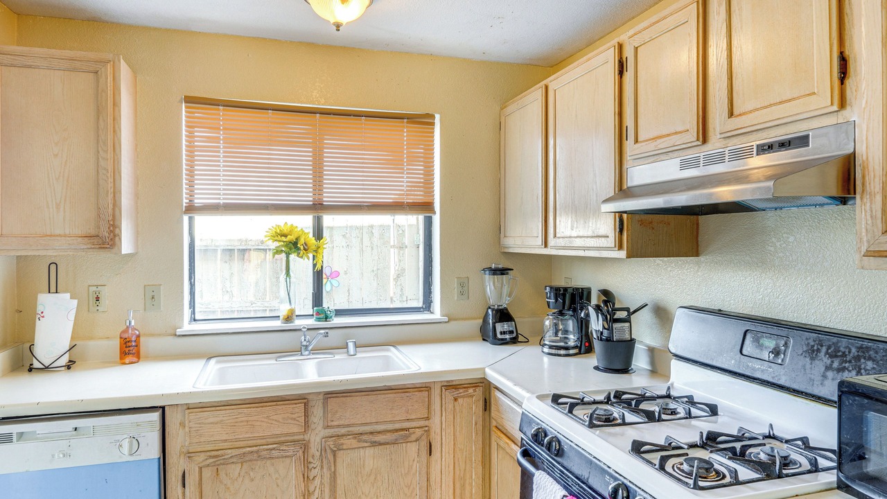 Photo of Kitchen in California City