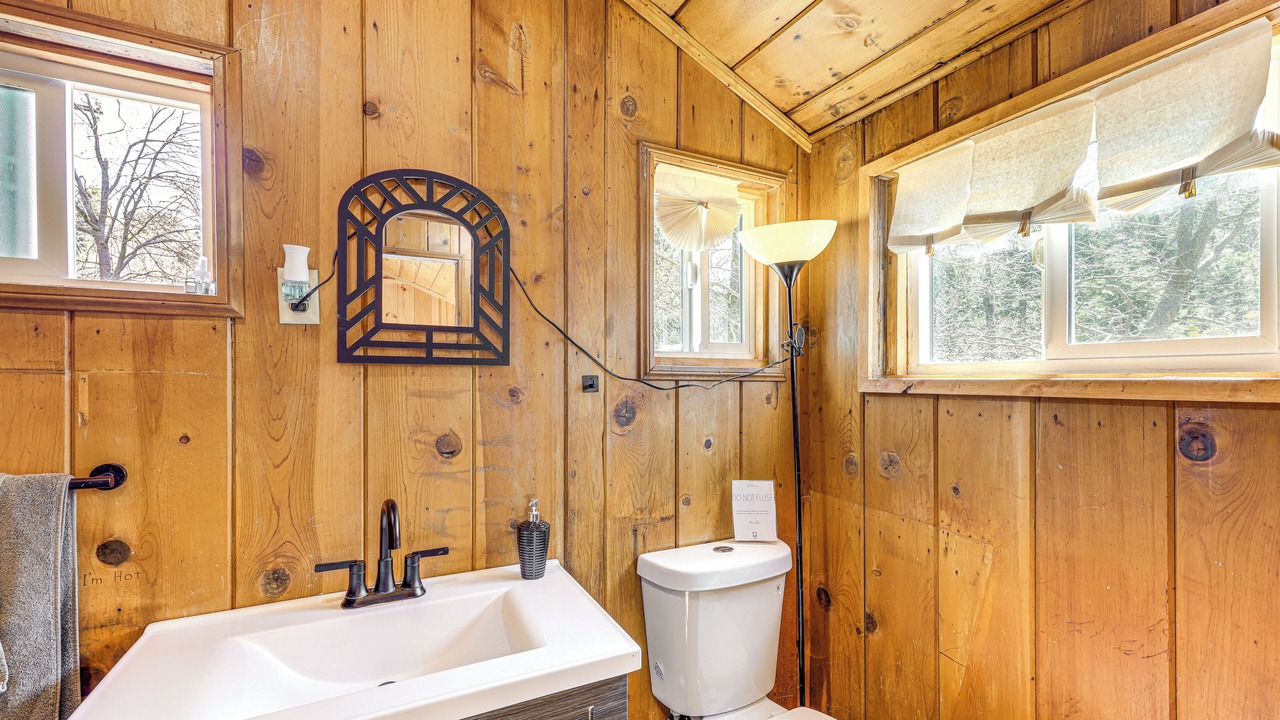Photo of Bathroom in Arrowhead Villas