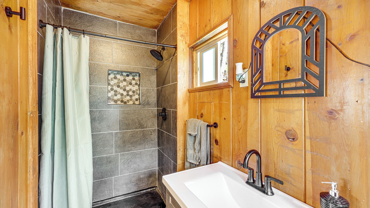 Photo of Bathroom in Arrowhead Villas