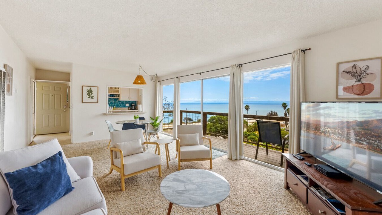 Photo of Livingroom in Summerland
