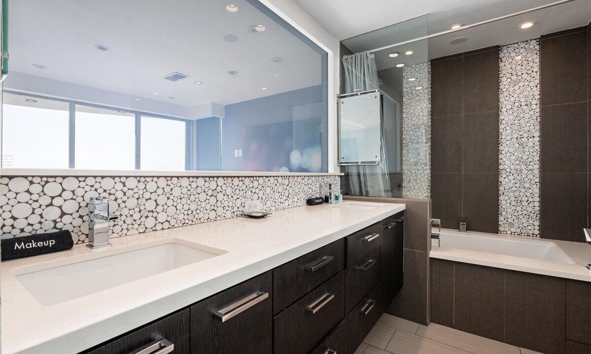 Photo of Bathroom in Central Mission Beach