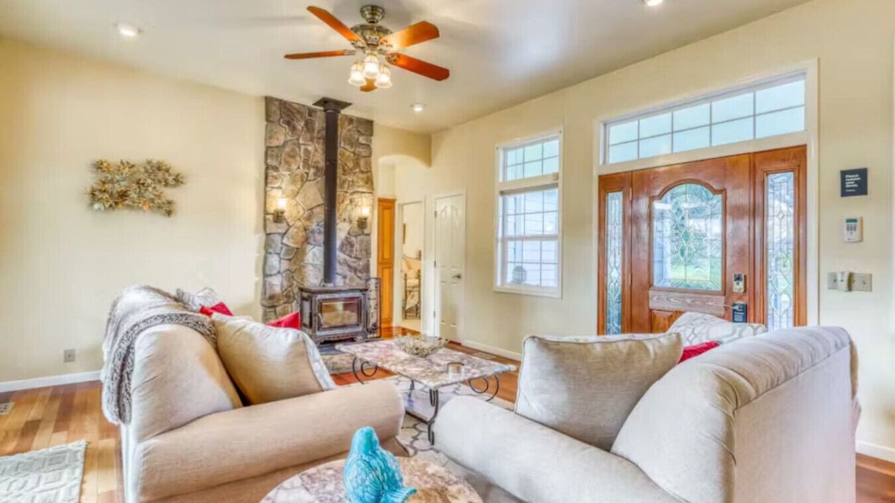 Photo of Livingroom in Rio Dell