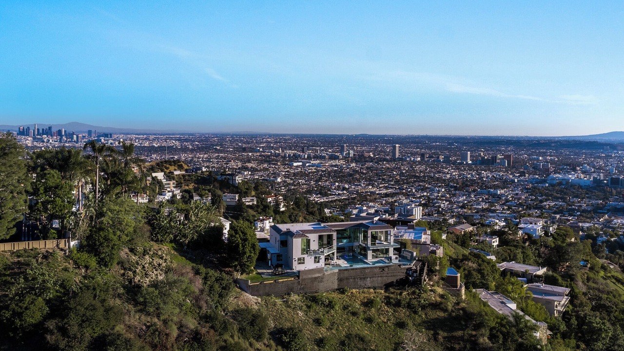 Photo of Outdoor in Hollywood Hills West