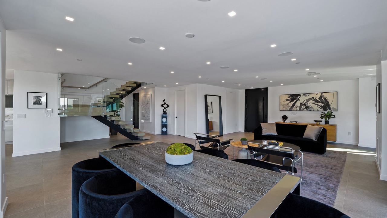 Photo of Others in Hollywood Hills West