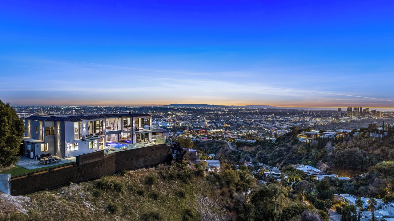Photo of Outdoor in Hollywood Hills West