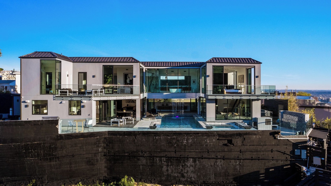Photo of Outdoor in Hollywood Hills West