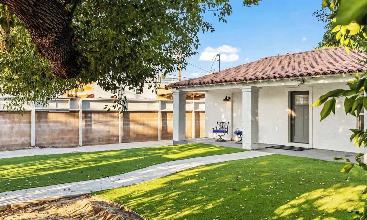 Photo of Outdoor in Valley Village