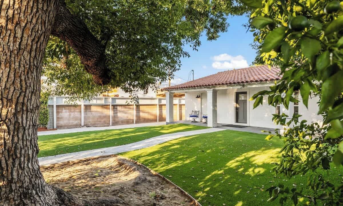 Photo of Outdoor in Valley Village