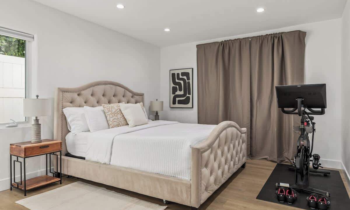Photo of Bedroom in Valley Village