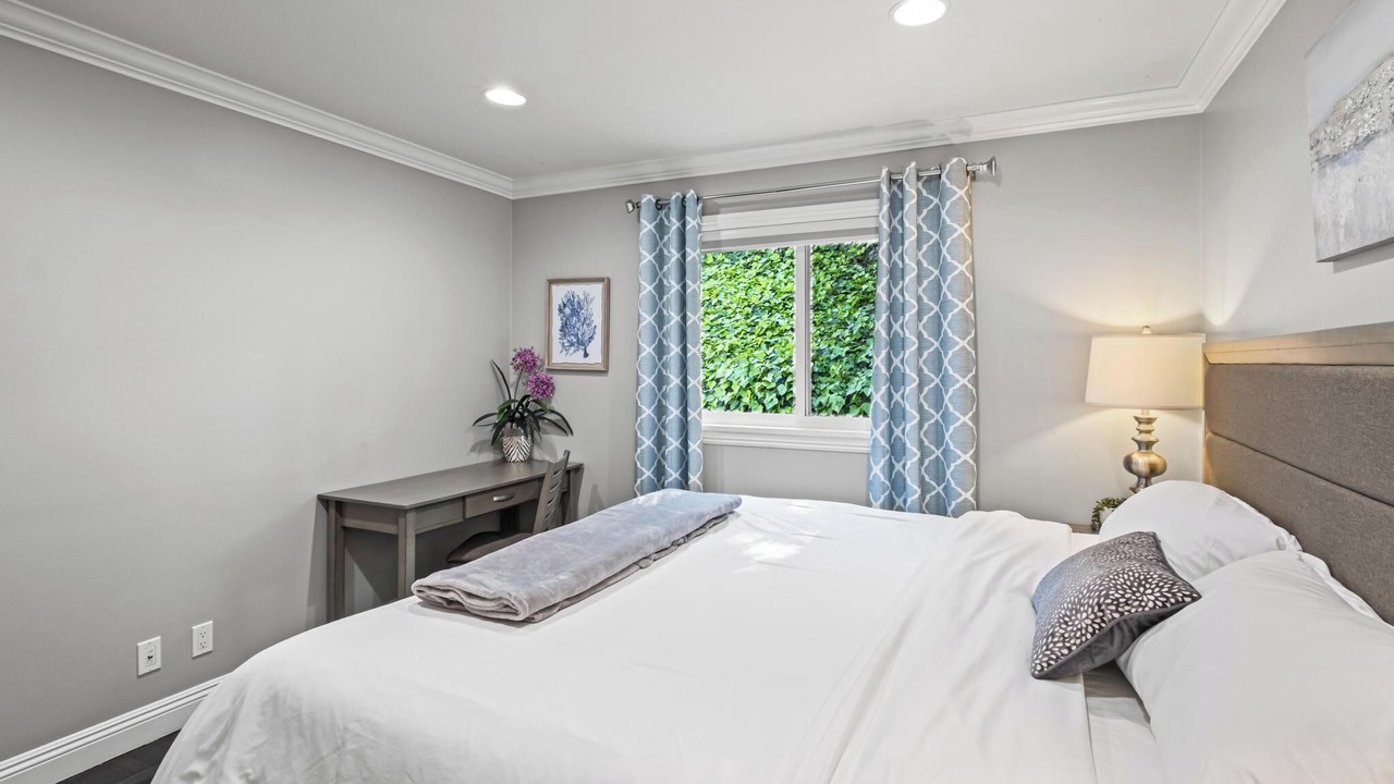 Photo of Bedroom in Rancho Palos Verdes