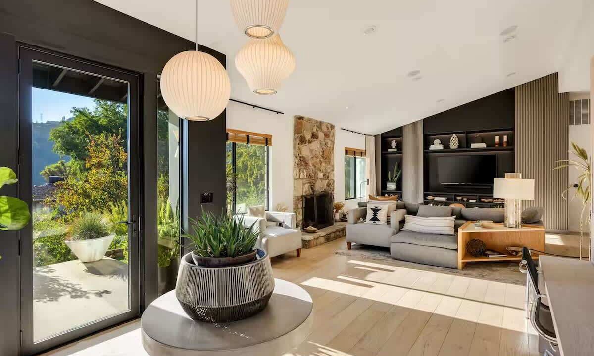 Photo of Livingroom in Hollywood Hills