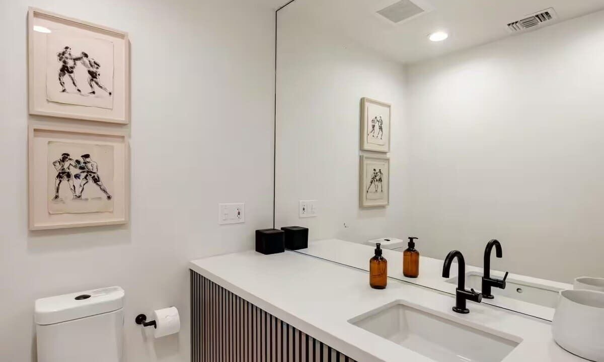 Photo of Bathroom in Hollywood Hills