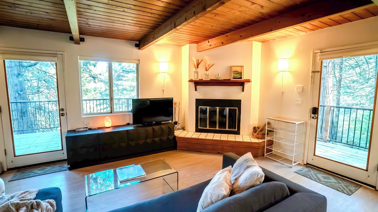 Photo of Livingroom in Blue Jay