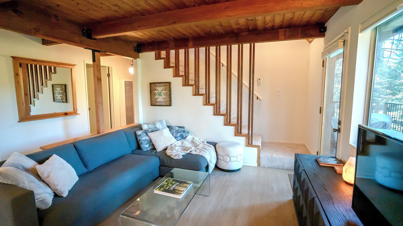 Photo of Livingroom in Blue Jay
