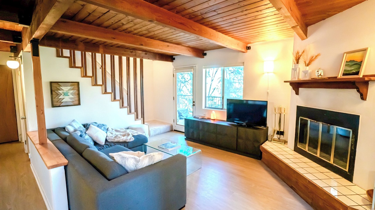 Photo of Livingroom in Blue Jay