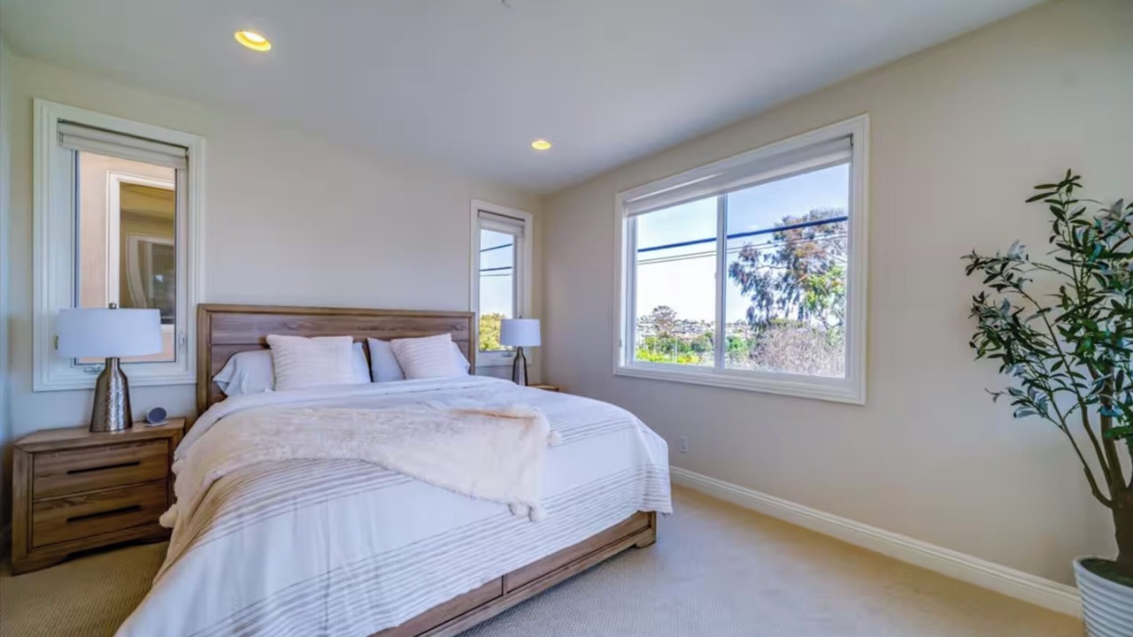 Photo of Bedroom in Gas Lamp Section