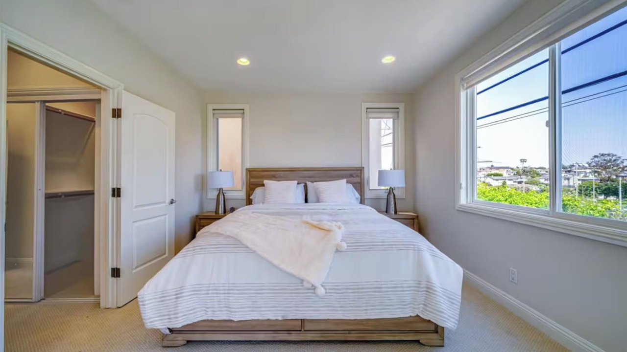 Photo of Bedroom in Gas Lamp Section