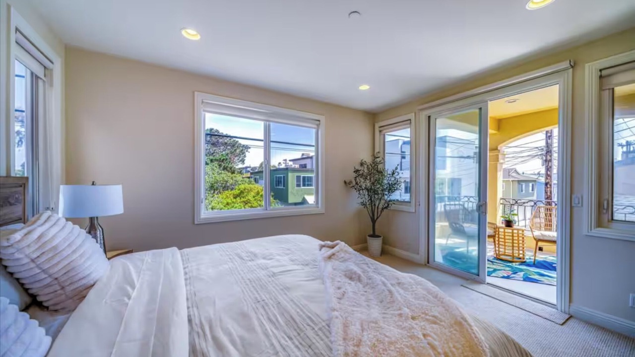 Photo of Bedroom in Gas Lamp Section