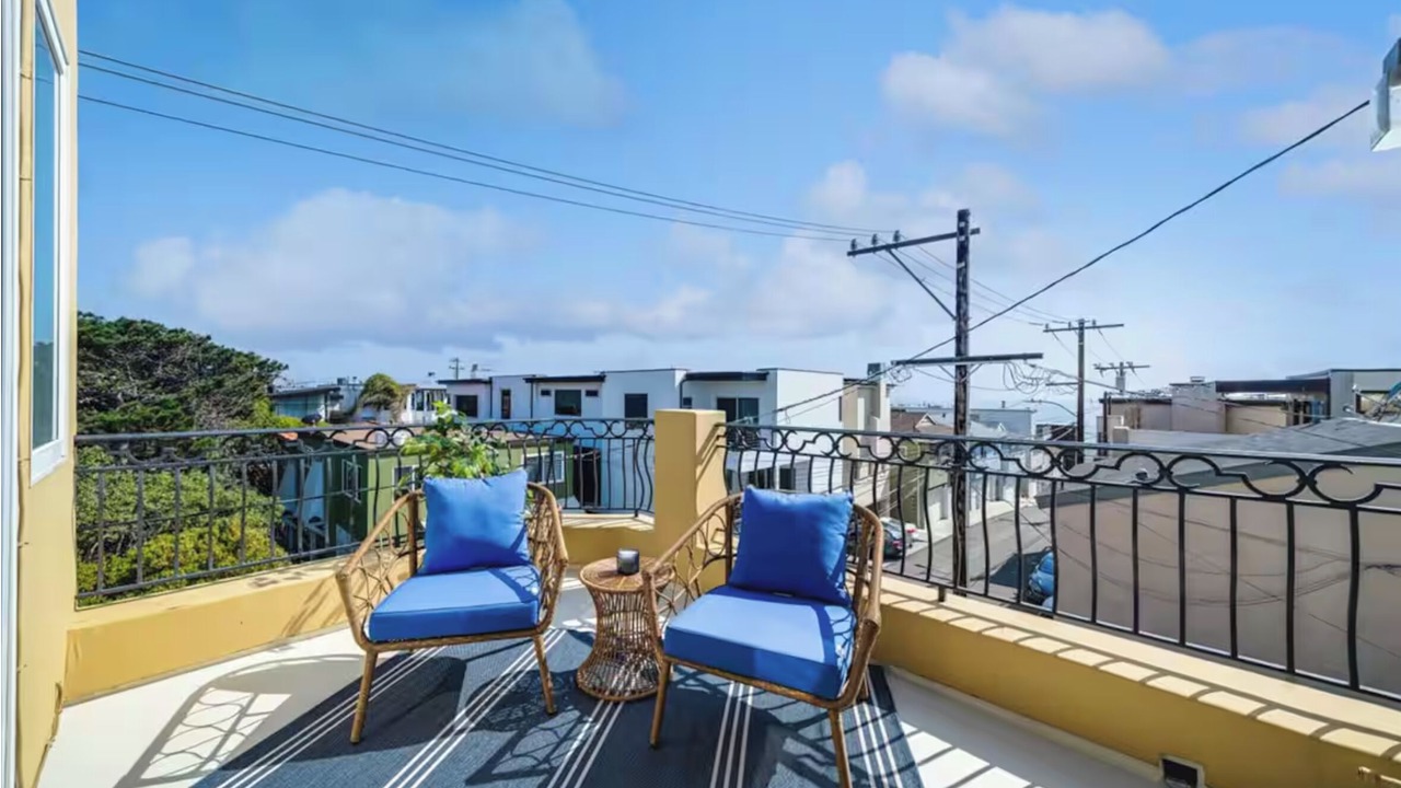 Photo of Outdoor in Gas Lamp Section