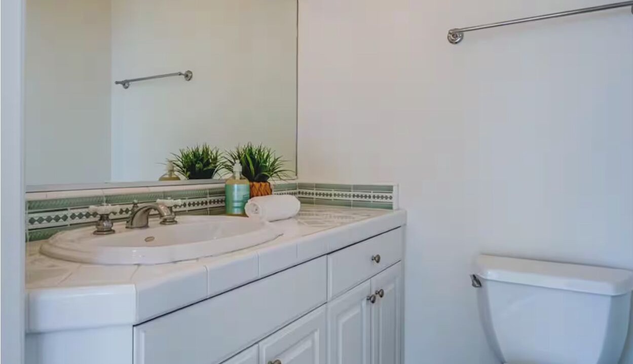 Photo of Bathroom in Gas Lamp Section