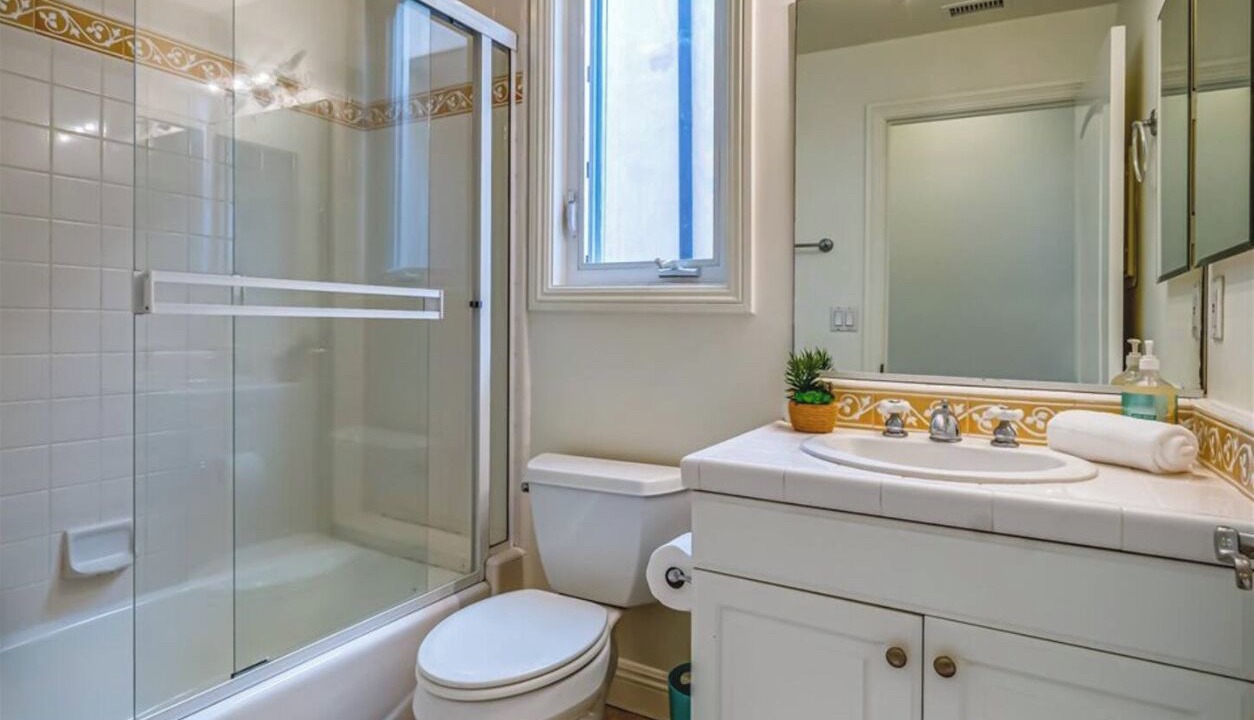 Photo of Bathroom in Gas Lamp Section