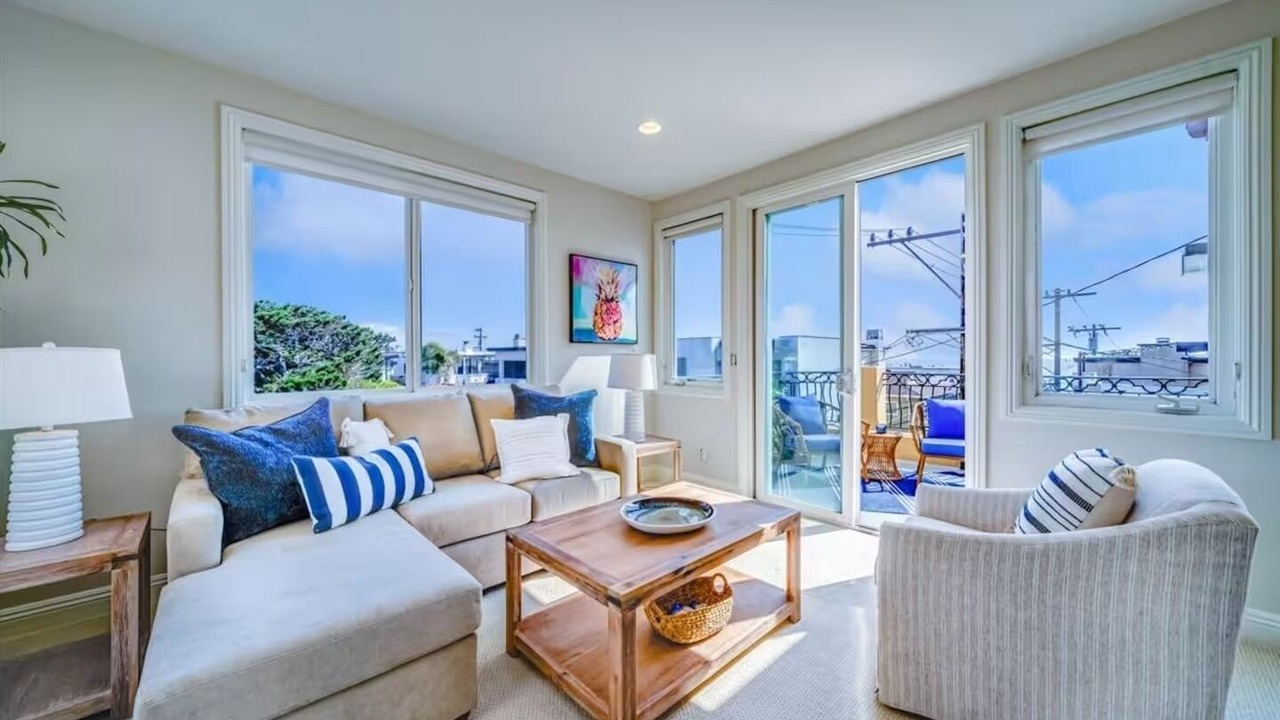 Photo of Livingroom in Gas Lamp Section
