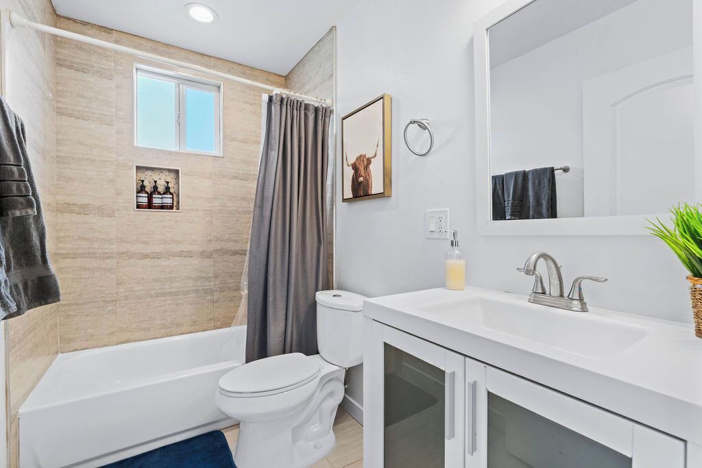 Photo of Bathroom in Los Angeles