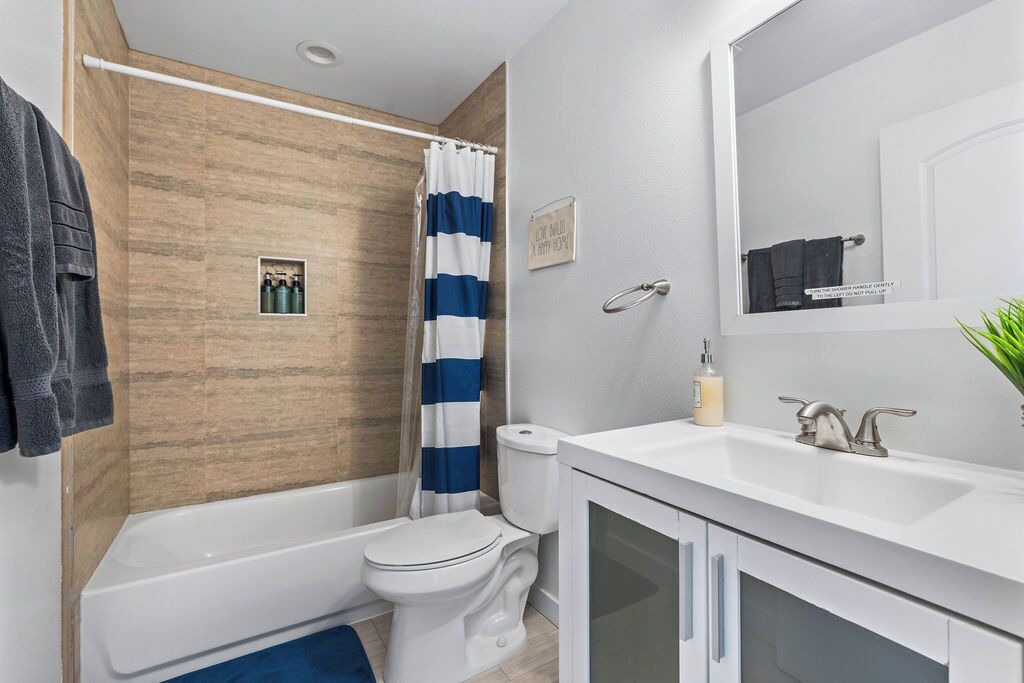 Photo of Bathroom in Los Angeles