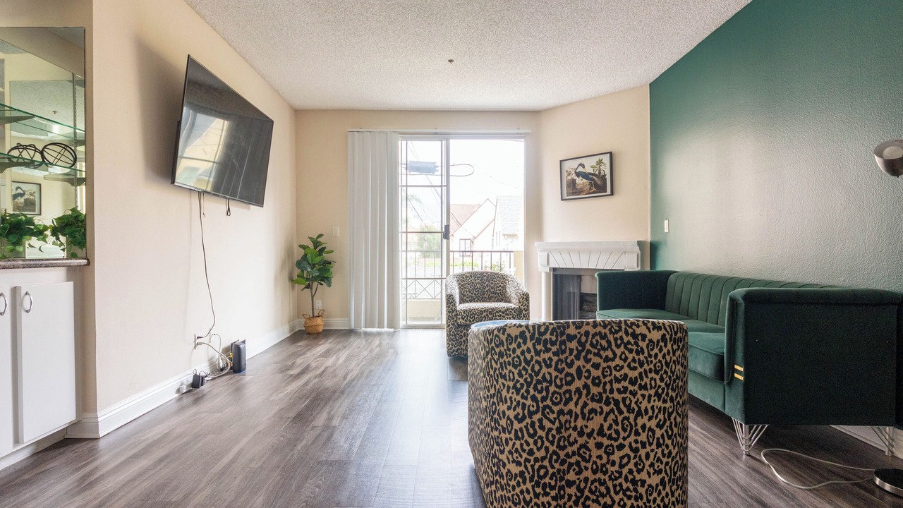 Photo of Livingroom in Miracle Mile