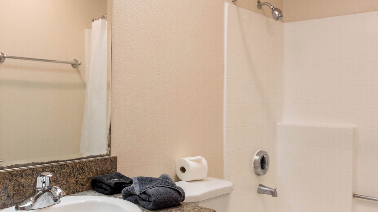 Photo of Bathroom in Miracle Mile