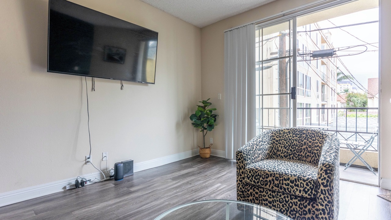Photo of Livingroom in Miracle Mile