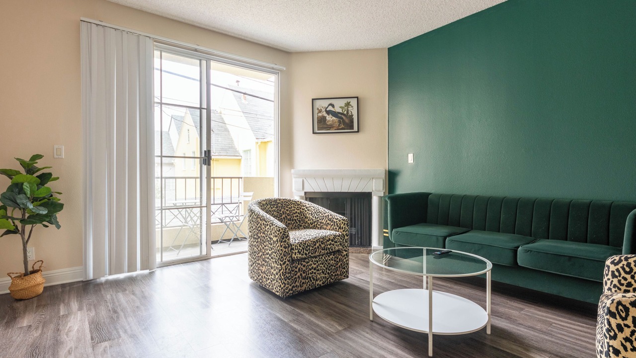 Photo of Livingroom in Miracle Mile
