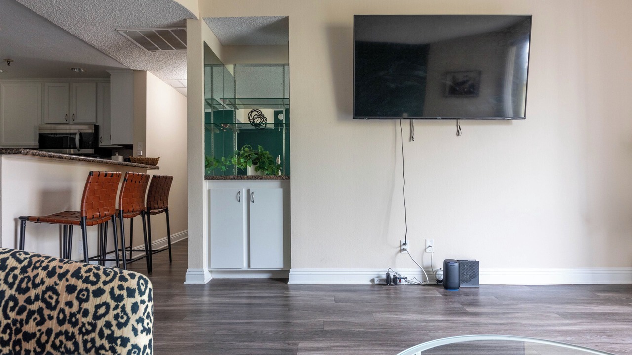 Photo of Livingroom in Miracle Mile