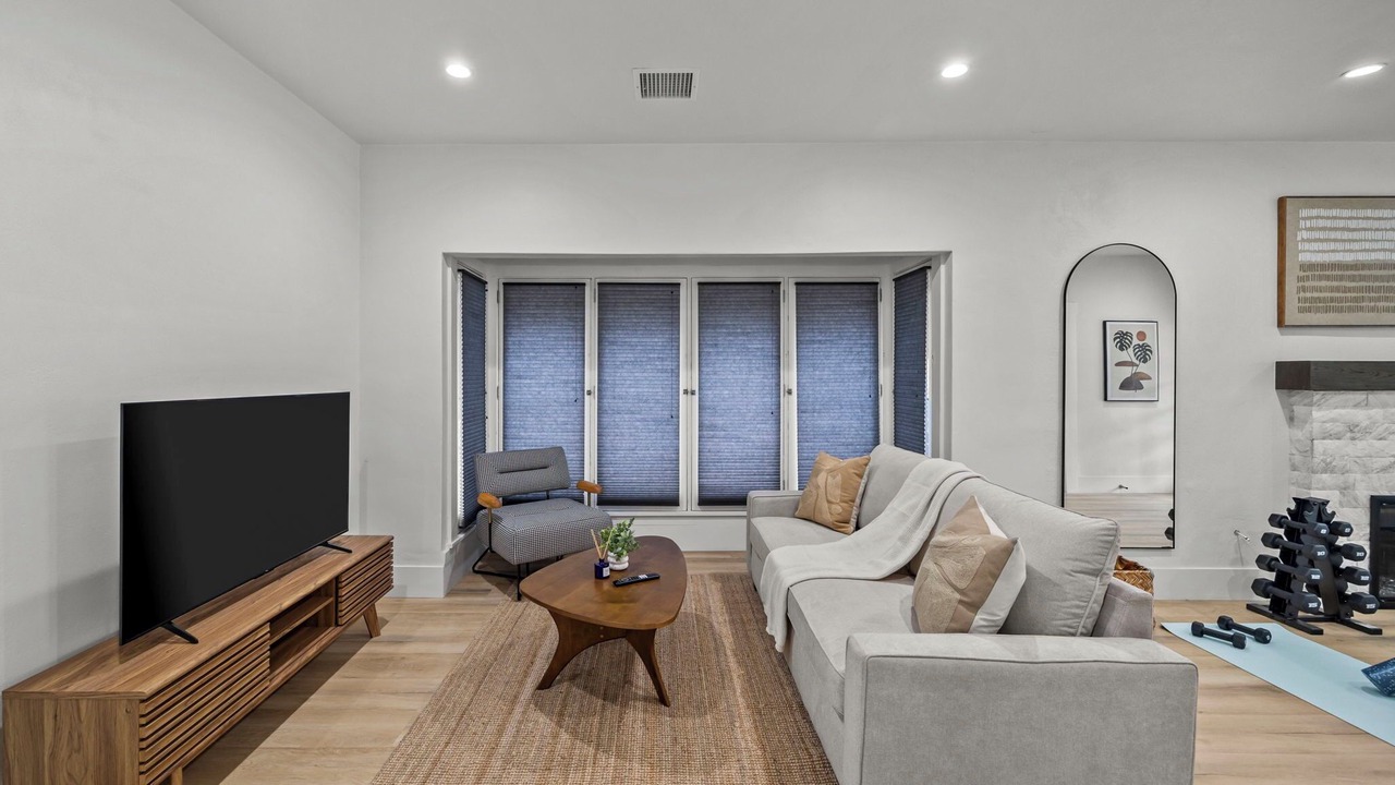 Photo of Livingroom in North Central