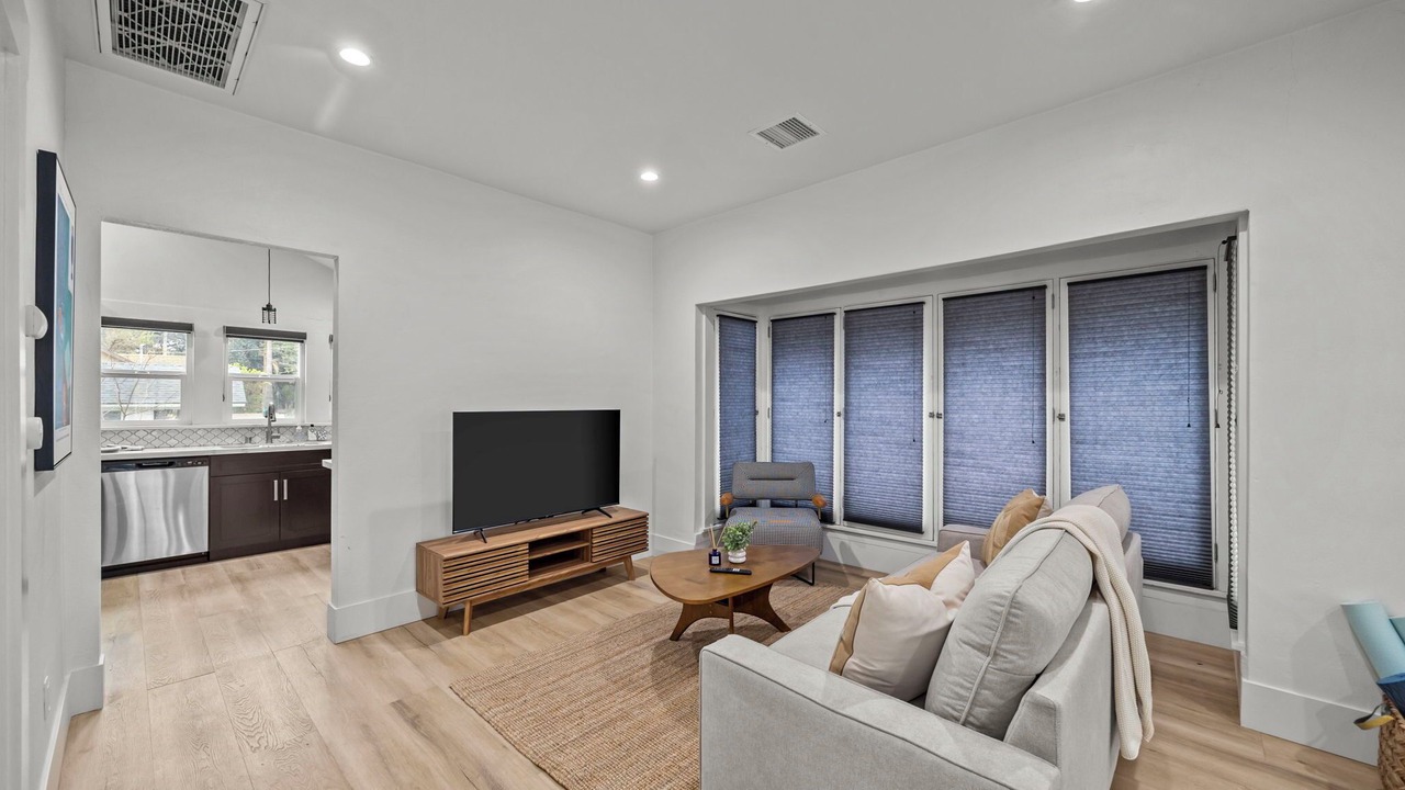 Photo of Livingroom in North Central