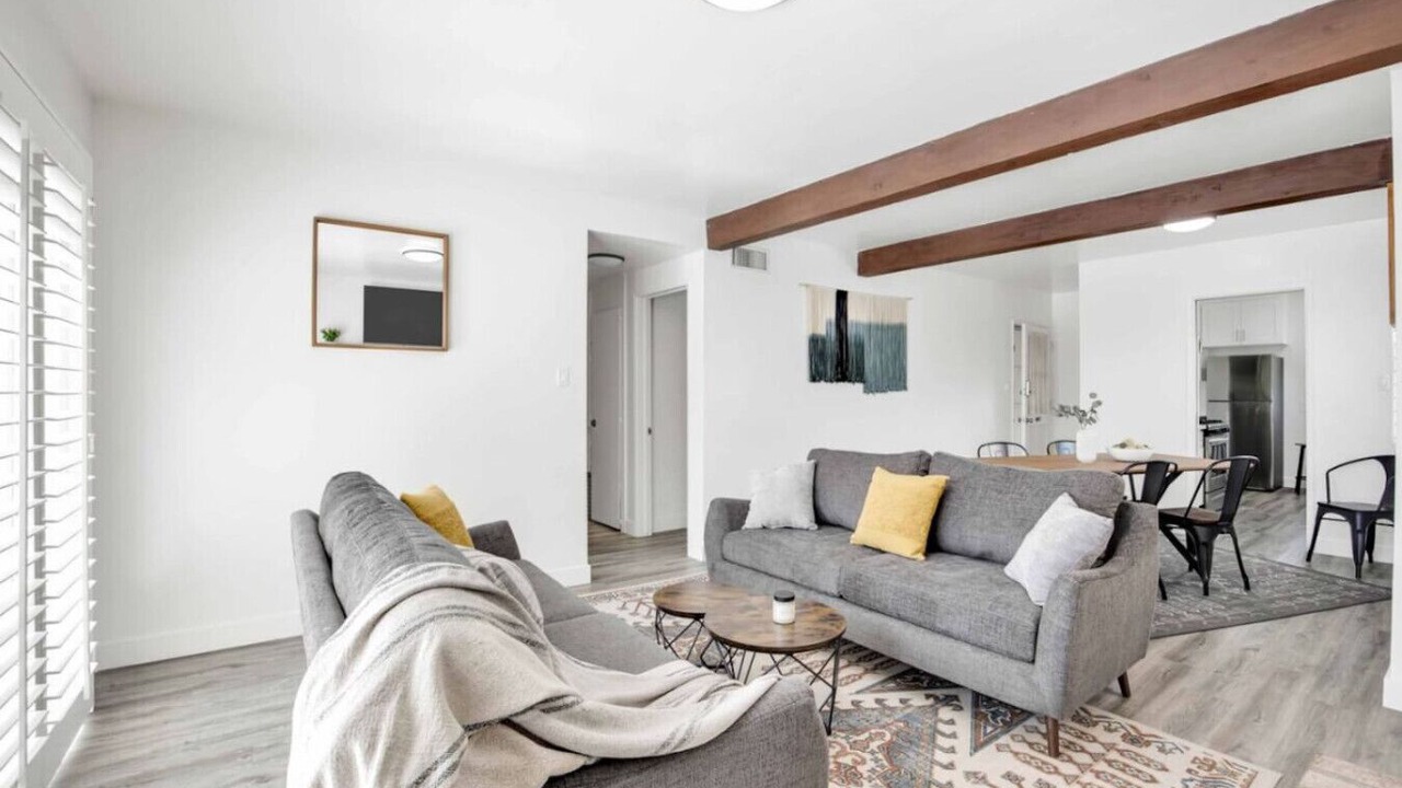 Photo of Livingroom in Reseda