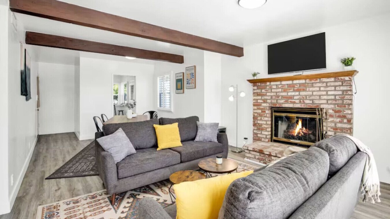 Photo of Livingroom in Reseda