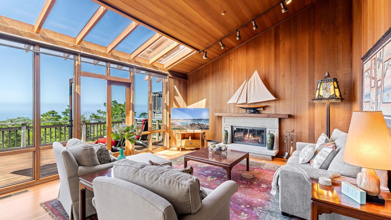 Photo of Livingroom in Carmel Highlands