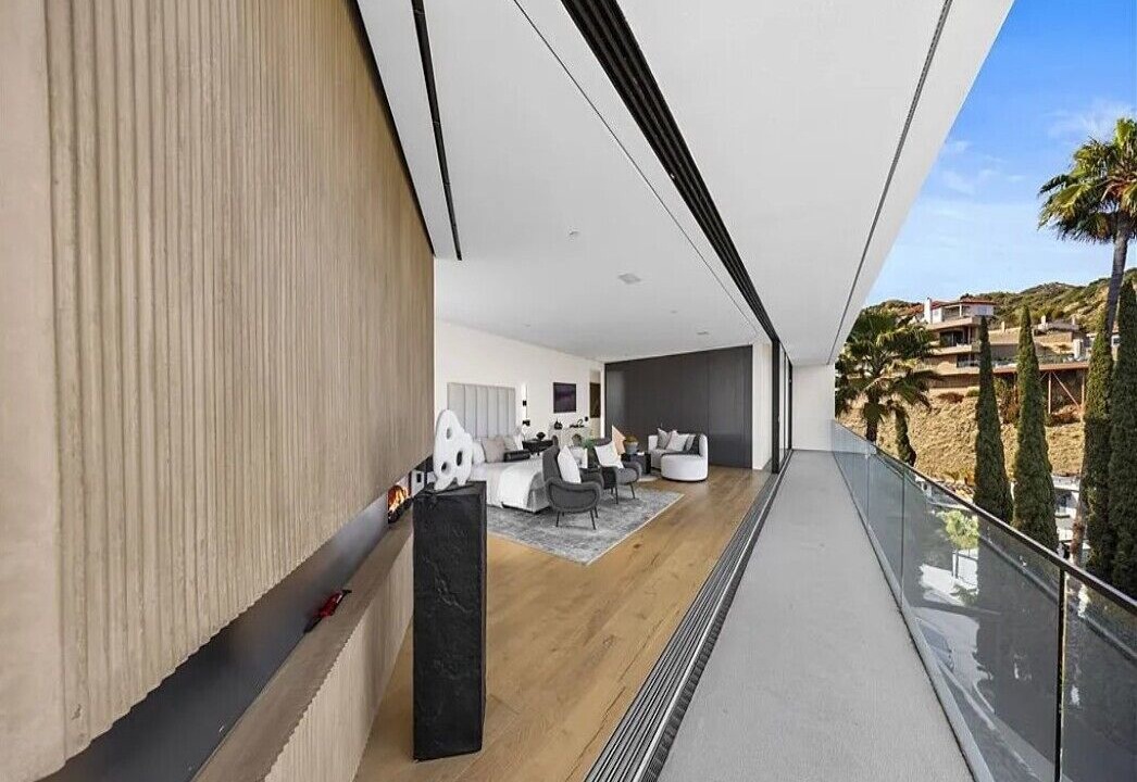 Photo of Patio Balcony in Hollywood Hills West