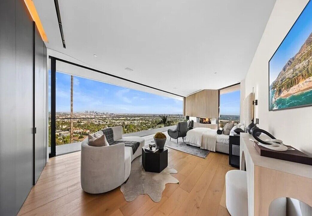Photo of Livingroom in Hollywood Hills West