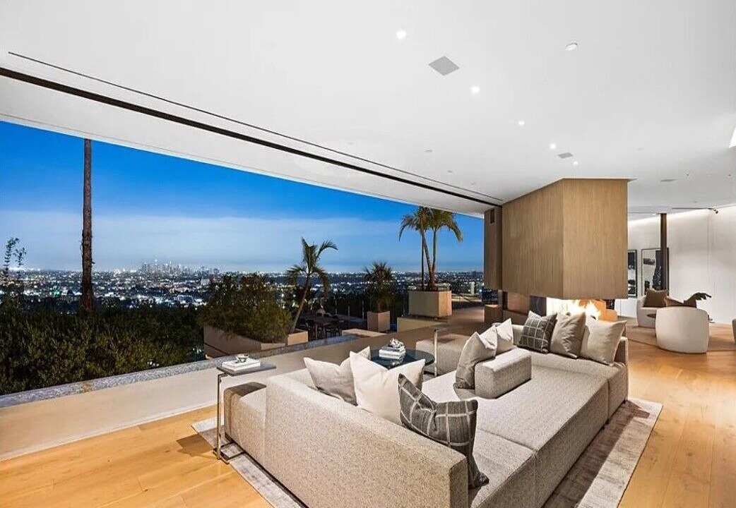 Photo of Outdoor in Hollywood Hills West