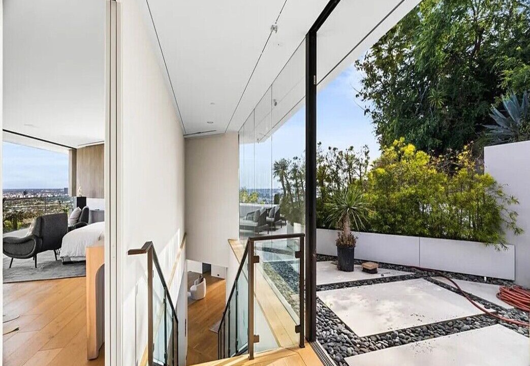 Photo of Others in Hollywood Hills West