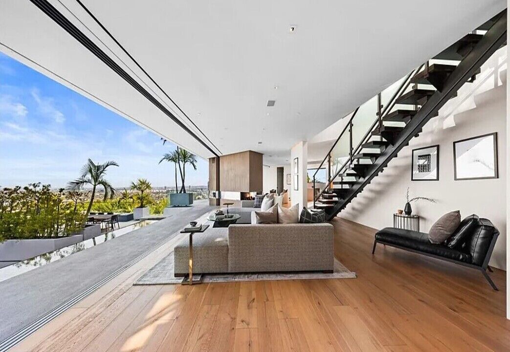 Photo of Others in Hollywood Hills West