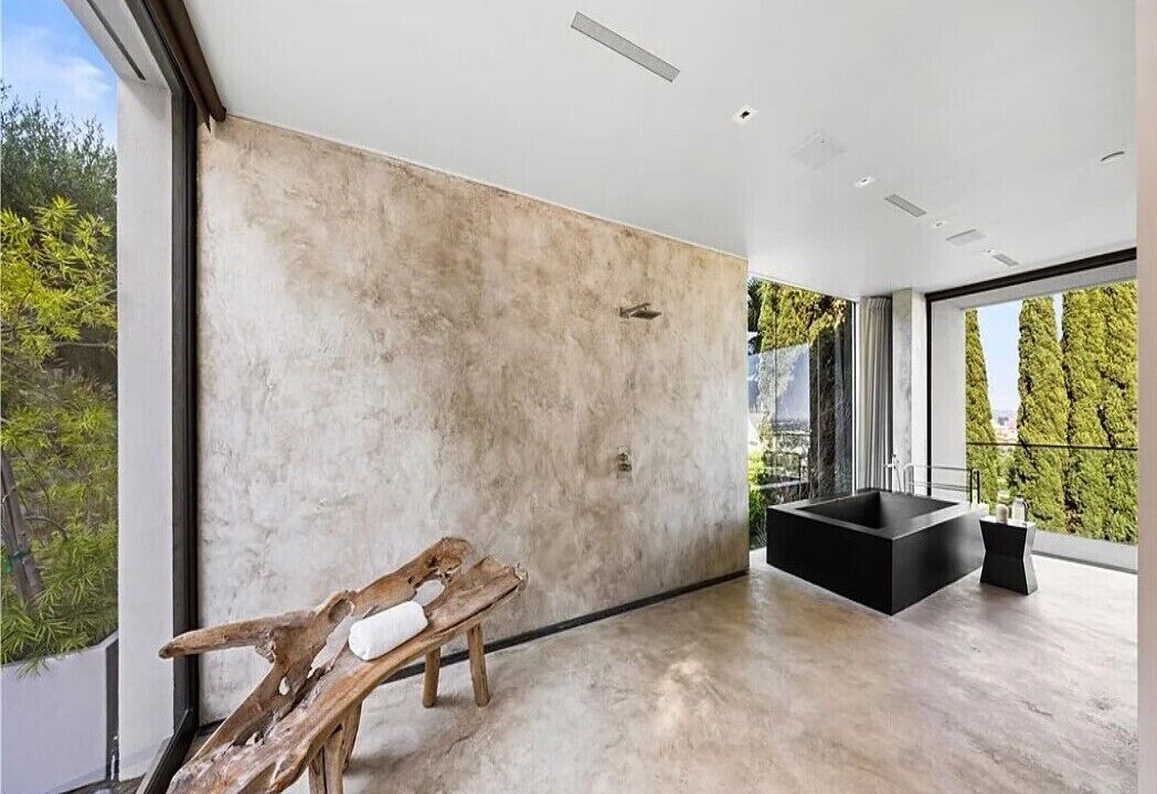 Photo of Others in Hollywood Hills West