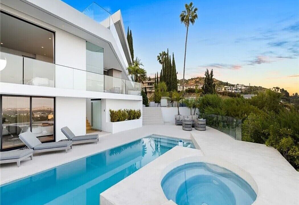 Photo of Outdoor in Hollywood Hills West